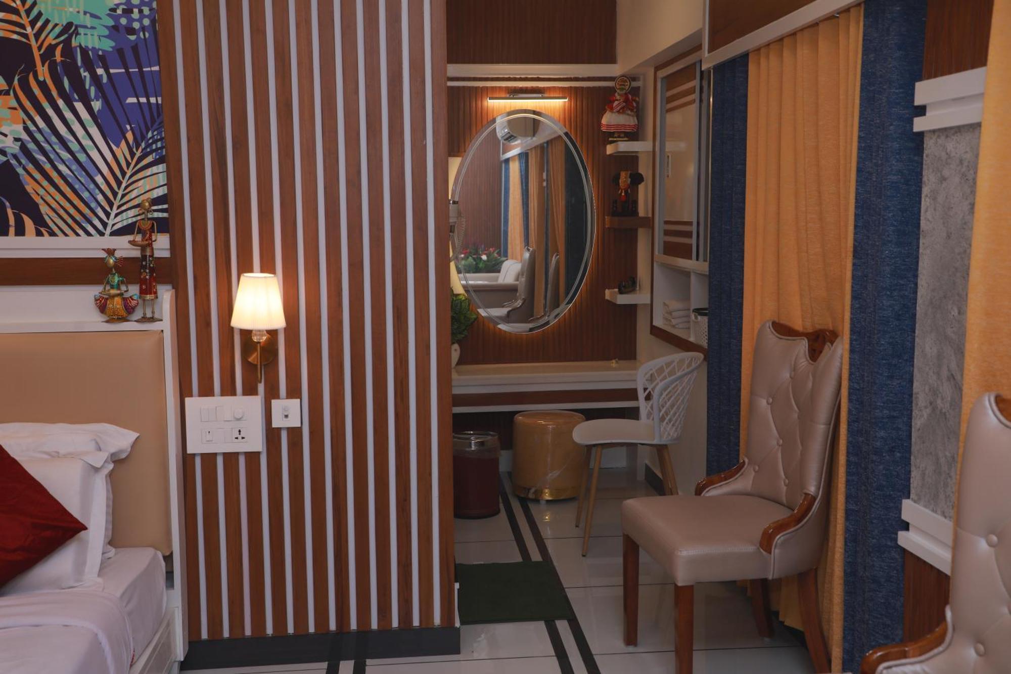 Excellency Airport Hotel Kochi Exterior foto